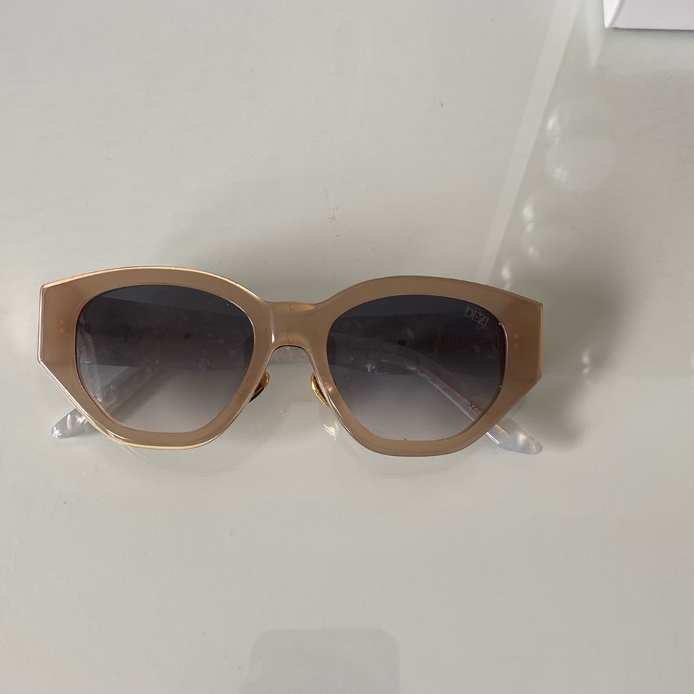 DEZI “CHARGE IT” in nude